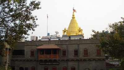 Speaking to reporters here, Dr Manda Ramkrishna, who donated the ornament, said he had visited Shirdi with his wife in 1992. (HT File Photo)