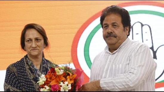 The BJP suffered a major setback in the Theog assembly segment with one of its leaders Indu Verma, the wife of a former three-time BJP legislator joining the Congress. (HT PHOTO)
