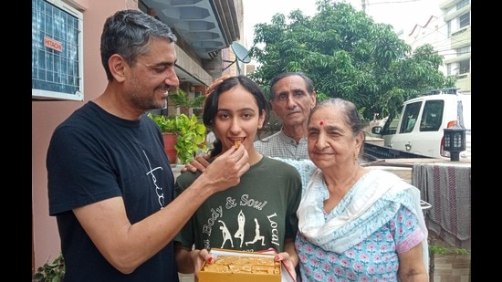 Mannat Sharma celebrating with her family in Panchkula. (Sant Arora/HT)