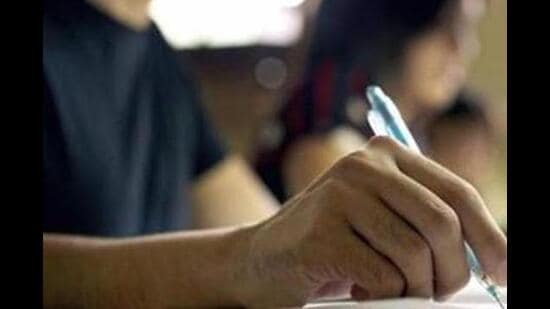 Two students of DPS in Navi Mumbai scored a perfect 100% in their Class 10 CBSE exams (Representative photo) (HT PHOTO)