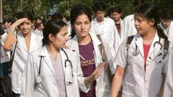 The Union Health Ministry under its centrally-sponsored scheme had earlier sanctioned establishment of two new government medical colleges (GMCs) at Kupwara and Udhampur, for <span class='webrupee'>₹</span>325 crore each. (Representative Image/HT File)