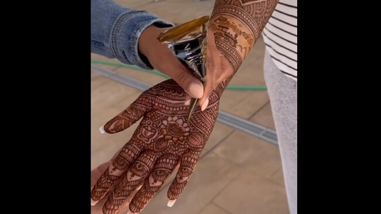 The image, taken from the Instagram video, shows the mehendi where the portrait of the bride's late dog is also hidden.(Instagram/@nehaassar)