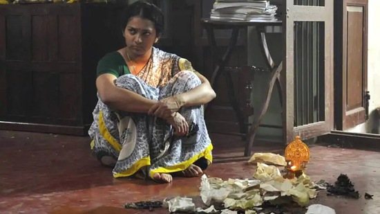 Lakshmi Priyaa Chandramouli won the best supporting actress award for her role in the Tamil film Sivaranjaniyum Innum Sila Pengallum, which also won the best Tamil film award.
