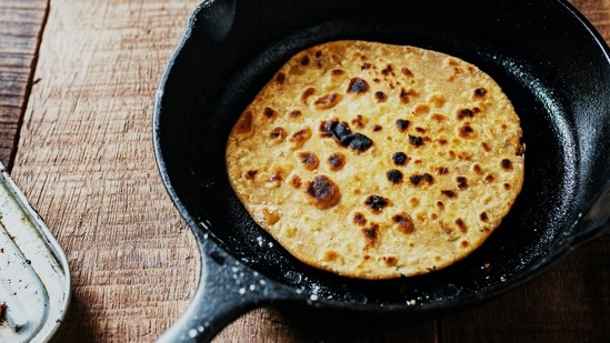 Improves with age: The older the cast iron, the better seasoning it adds to the food. Using it on a regular basis makes it smoother, allowing oil to seep in thus improving the seasoning.(Unsplash)