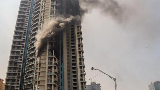 Mumbai, India - October. 22, 2021: Fire brigade trying to douse the fire in a high rise tower One Avighna Park at Curryroad in Mumbai, India, on Friday, October 22, 2021. (Photo by Pratik Chorge/Hindustan Times) (Pratik Chorge/HT Photo) Mumbai, India - October. 22, 2021: Fire brigade trying to douse the fire in a high rise tower One Avighna Park at Curryroad in Mumbai, India, on Friday, October 22, 2021. (Photo by Pratik Chorge/Hindustan Times) (Pratik Chorge/HT Photo)