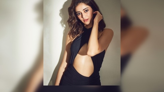 Ananya Panday's close friend Shanaya Kapoor dropped a comment on her post and wrote "unreal" with a heart emoji.(Instagram/@anayapanday)