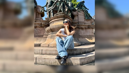 Manushi Chhillar left her hair open and aced the no-makeup makeup look. In this photo, the Samrat Shivaji actor soaked in the sun as she gave a candid pose for the camera.(Instagram/@manushi_chhillar)
