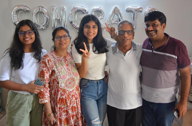Himanshi Garg with her family in Panchkula. (Sant Arora/HT) Himanshi Garg with her family in Panchkula. (Sant Arora/HT)