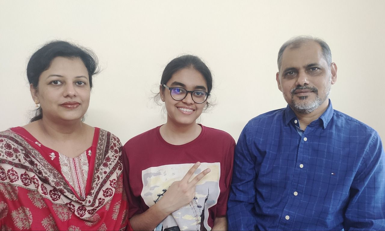 Abia Siddiqui with her parents. (HT Photo) Abia Siddiqui with her parents. (HT Photo)