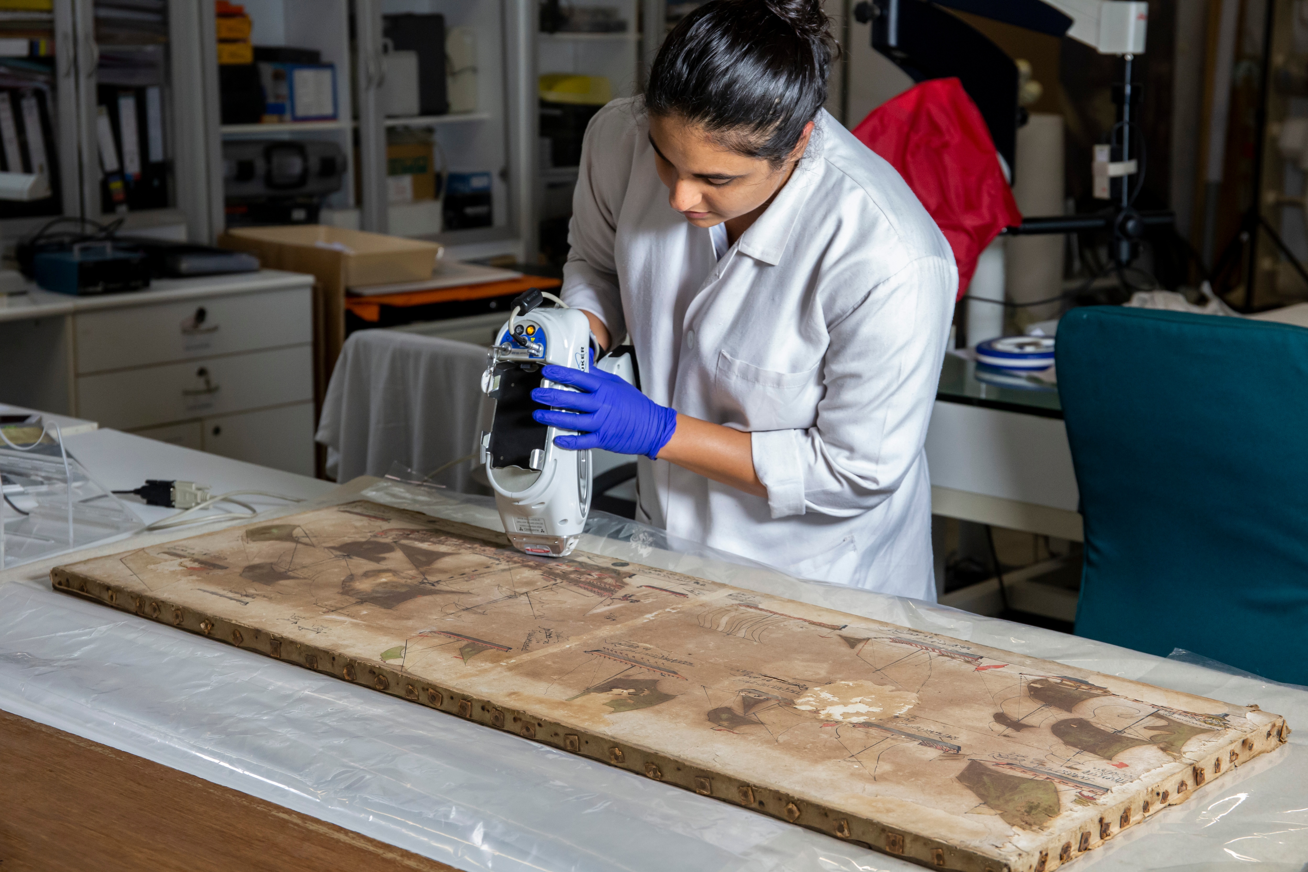 At CSMVS conservators analyse the elemental composition of paintings using handheld XRF. (Trustees of CSMVS) At CSMVS conservators analyse the elemental composition of paintings using handheld XRF. (Trustees of CSMVS)