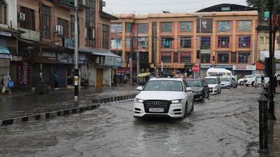 Commuters making their way through waterlogged roads in Srinagar. The showers, which lasted for an hour, left several city roads. (HT Photo) Commuters making their way through waterlogged roads in Srinagar. The showers, which lasted for an hour, left several city roads. (HT Photo)