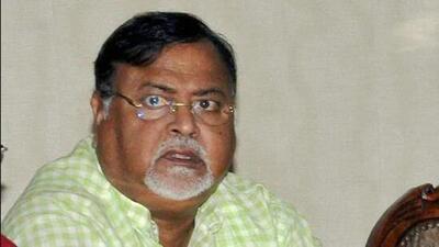 ED conducted raids in 13 places across West Bengal on Friday and seized cash worth ₹20 crore from a flat belonging to a close associate of Partha Chatterjee. (File Photo/PTI) ED conducted raids in 13 places across West Bengal on Friday and seized cash worth ₹20 crore from a flat belonging to a close associate of Partha Chatterjee. (File Photo/PTI)