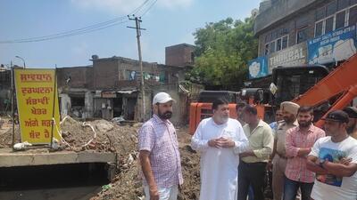 MLA Ashok Prashar inspecting the ongoing project to cover Shivaji Nagar Nullah in Ludhiana. (Harvinder Singh/HT)