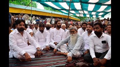 Members of Ludhiana MC’s Class-4 employees’ union had gone on a chain hunger strike for nine days, which ended on July 15 after Punjab local bodies minister assured them their demand for regular jobs will be fulfilled within a month. (HT File)