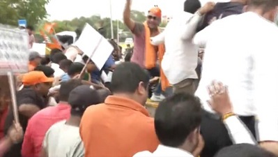 BJP protesting against Manish Sisodia. (ANI)