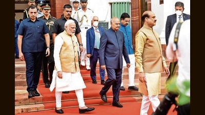 Outgoing President Ram Nath Kovind, Loksabha speaker Om Birla and Prime Minister Narendra Modi at Parliament House Complex in New Delhi on Saturday. (Arvind Yadav/HT) Outgoing President Ram Nath Kovind, Loksabha speaker Om Birla and Prime Minister Narendra Modi at Parliament House Complex in New Delhi on Saturday. (Arvind Yadav/HT)