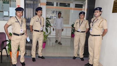 Transgenders (extreme left and extreme right) have been appointed as security guard at an office associated with Pimpri Chinchwad Municipal Corporation. (HT PHOTO) Transgenders (extreme left and extreme right) have been appointed as security guard at an office associated with Pimpri Chinchwad Municipal Corporation. (HT PHOTO)