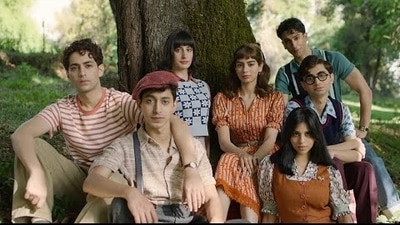 The Archies is directed by Zoya Akhtar. It will star Suhana Khan, Khushi Kapoor, Agastya Nanda, Vedang Raina, Mihir Ahuja, Dot, and Yuvraj Menda. The Archies is directed by Zoya Akhtar. It will star Suhana Khan, Khushi Kapoor, Agastya Nanda, Vedang Raina, Mihir Ahuja, Dot, and Yuvraj Menda.