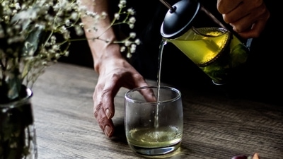 Beauty tips: Here's how green tea makes skin glow, hair shine and helps in diabetes, anti-ageing, skin cancer (Anna Pyshniuk ) Beauty tips: Here's how green tea makes skin glow, hair shine and helps in diabetes, anti-ageing, skin cancer (Anna Pyshniuk )