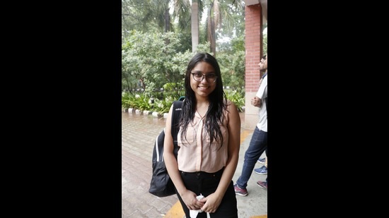 Ishika Haldiya wants to become a YouTuber and make vlogs on her college life. (Photo: Dhruv Sethi/ HT)