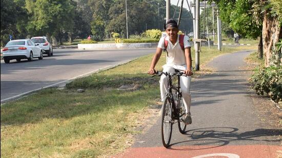 Chandigarh is ahead of Mohali and Panchkula in terms of non-motorised transport facilities, as per RITES’ findings. (HT Photo)