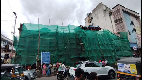 Vishrambaugwada covered with green cloth as PMC undertakes restoration works, on Saturday. Vishrambaugwada and upper floor of Lal Mahal are out of bounds to tourists as Pune Municipal Corporation is yet to complete restoration and renovation works. (RAVINDRA JOSHI/HT)