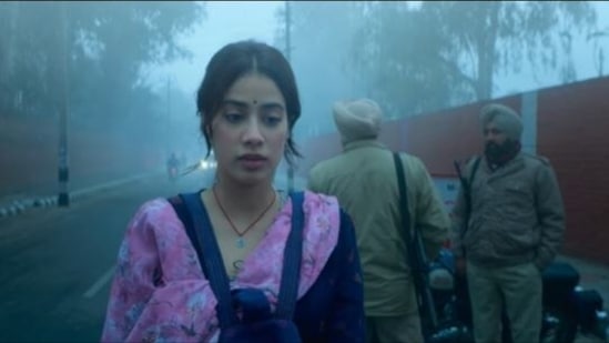 Janhvi Kapoor in Good Luck Jerry song Paracetamol.