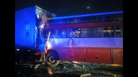 The mishap involving a stationary trailer and a ST bus on the Mumbai Pune Expressway in the wee hours of Saturday. (HT PHOTO)