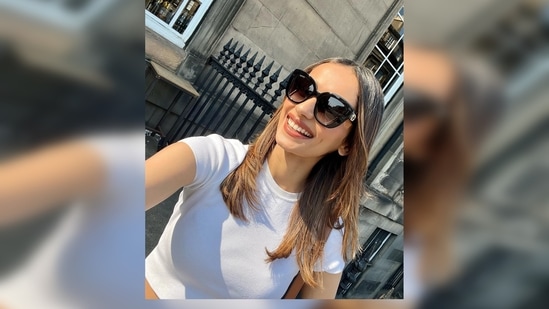 Manushi Chhillar accessorised her stylish casual look with a Louis Vuitton handbag and huge sunglasses.(Instagram/@manushi_chhillar)