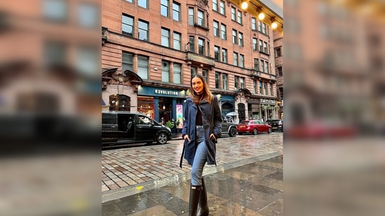 Manushi Chhillar shows us how to slay winter fashion in her comfy yet trendy casual avatar as she explores the city of Glasgow in Scotland.(Instagram/@manushi_chhillar)