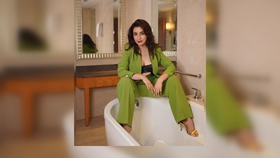 Bollywood celebs love picking hotel bathrooms for their photoshoots. Tisca Chopra switched on her bold mode as she struck a jaw-dropping pose in the bathtub.(Instagram/@tiscaofficial)