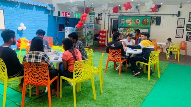 Youngsters enjoying tea-snacks at a city cafe. Youngsters enjoying tea-snacks at a city cafe.