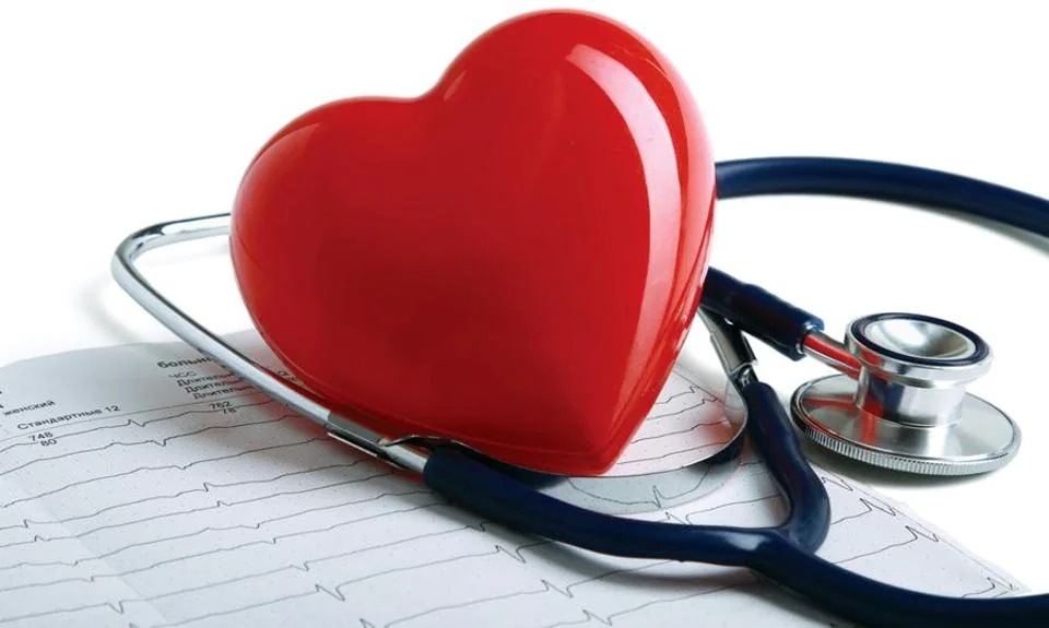 People who have a history of congenital heart issues or endocarditis; inflammation of the heart's chambers and valves due to bacterial or fungal infections in the bloodstream, should take special care of their heart in monsoon (Shutterstock) People who have a history of congenital heart issues or endocarditis; inflammation of the heart's chambers and valves due to bacterial or fungal infections in the bloodstream, should take special care of their heart in monsoon (Shutterstock)