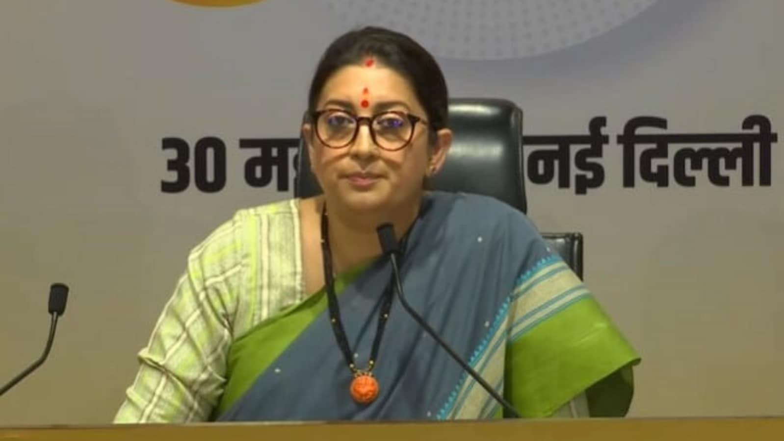 Smriti Irani gives a stern reply to Congress over charges of daughter run  bar in Goa 