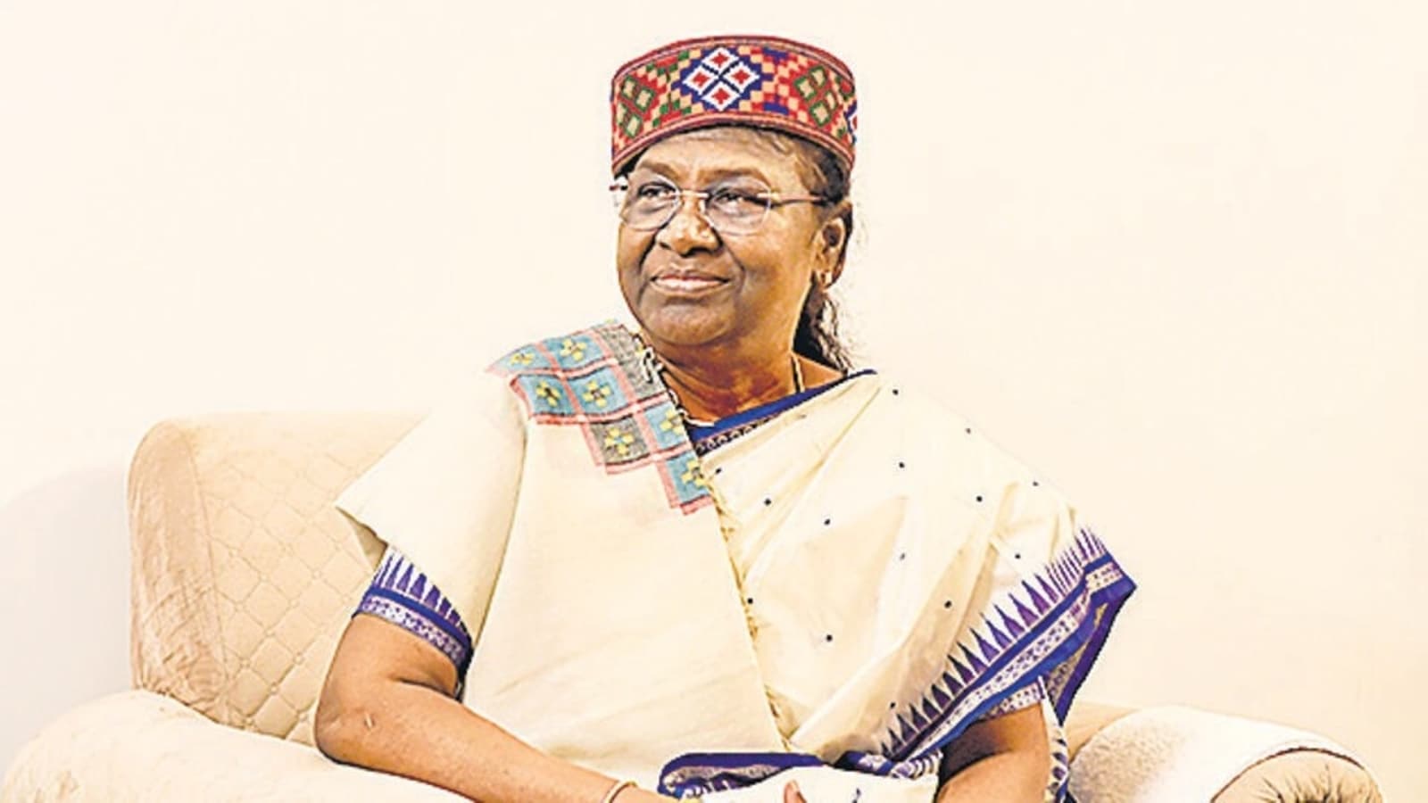 Droupadi Murmu's sister-in-law brings Santali saree; 'Hope she wears this...' | Latest News India - Hindustan Times Droupadi Murmu's sister-in-law brings Santali saree; 'Hope she wears this...' | Latest News India - Hindustan Times