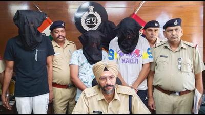 The carjacking accused in Ambala police custody. (HT Photo)