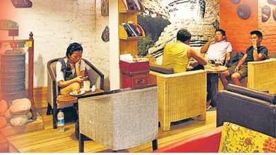 Majnu Ka Tila is famous for its food joints that serve Asian cuisine and readymade garments shops.