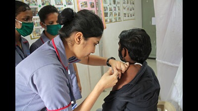 State health department on Sunday noted that two cases of BA.4, 28 of BA.5 and 18 of BA.75 have been found in Maharashtra. (HT FILE PHOTO)