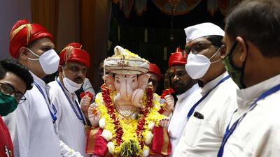 The slump in the economy has taken a toll on the upcoming 10-day Ganeshotsav festival that begins on August 31 after a gap of two years. (HT FILE PHOTO)