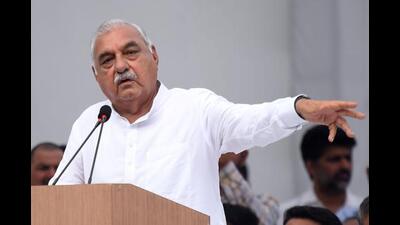 Addressing a press conference, former CM Bhupinder Singh Hooda said the farmers have struggled to get compensation money for their damaged crops and the insurance companies have earned a profit of ₹40,000 crore in just 5 years. (HT File Photo) Addressing a press conference, former CM Bhupinder Singh Hooda said the farmers have struggled to get compensation money for their damaged crops and the insurance companies have earned a profit of ₹40,000 crore in just 5 years. (HT File Photo)