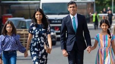 Rishi Suna's wife Akshata Murthy made her first debut appearance at the campaign. Rishi Suna's wife Akshata Murthy made her first debut appearance at the campaign.