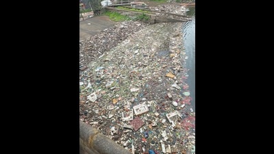 Residents alleged that the lake which is now filthy is cleaned only on Independence and Republic Day every year. (HT PHOTO) Residents alleged that the lake which is now filthy is cleaned only on Independence and Republic Day every year. (HT PHOTO)