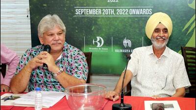 Chandigarh Golf Club president Col HS Chahal and Brandon de Souza briefing the team owners on Saturday. (HT Photo)