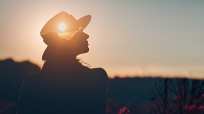 Direct exposure of the skin to the sun causes the sunburn. Sometimes the ultraviolet rays of the sun can hit the deeper layers of the skin and cause damage to the skin cells as well. (Unsplash) Direct exposure of the skin to the sun causes the sunburn. Sometimes the ultraviolet rays of the sun can hit the deeper layers of the skin and cause damage to the skin cells as well. (Unsplash)