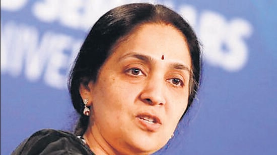 FILE PHOTO: Chitra Ramkrishna, Managing Director and CEO, National Stock Exchange (India), participates in The Future of Finance panel discussion during the IMF-World Bank annual meetings in Washington October 12, 2014. REUTERS/Yuri Gripas (REUTERS) FILE PHOTO: Chitra Ramkrishna, Managing Director and CEO, National Stock Exchange (India), participates in The Future of Finance panel discussion during the IMF-World Bank annual meetings in Washington October 12, 2014. REUTERS/Yuri Gripas (REUTERS)