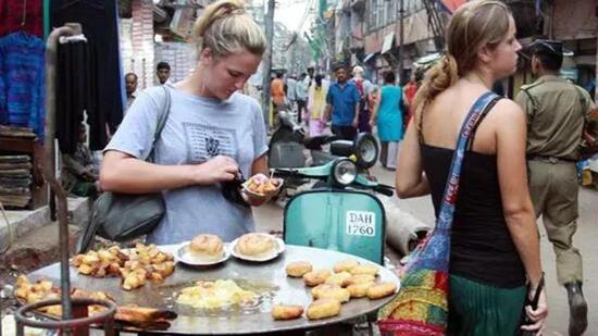 Majnu Ka Tila, a neighbourhood in north Delhi known for shopping and restaurants and Chandni Chowk, one of the oldest markets in central Delhi will soon be developed as food hubs by the Delhi government. (HT PHOTO.)