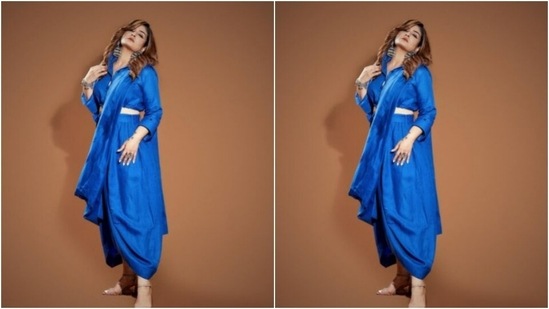 रवीना नीले रंग की क्रॉप्ड शर्ट में नजर आईं, जो कि क्वार्टर स्लीव्स, कॉलर और मिडरिफ के पास डिटेल के साथ टाई के साथ आई थी। (Instagram/@officialraveenatandon)