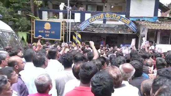 Crowd gathers outside Dharavi Police Station on Sunday. (ANI Twitter)
