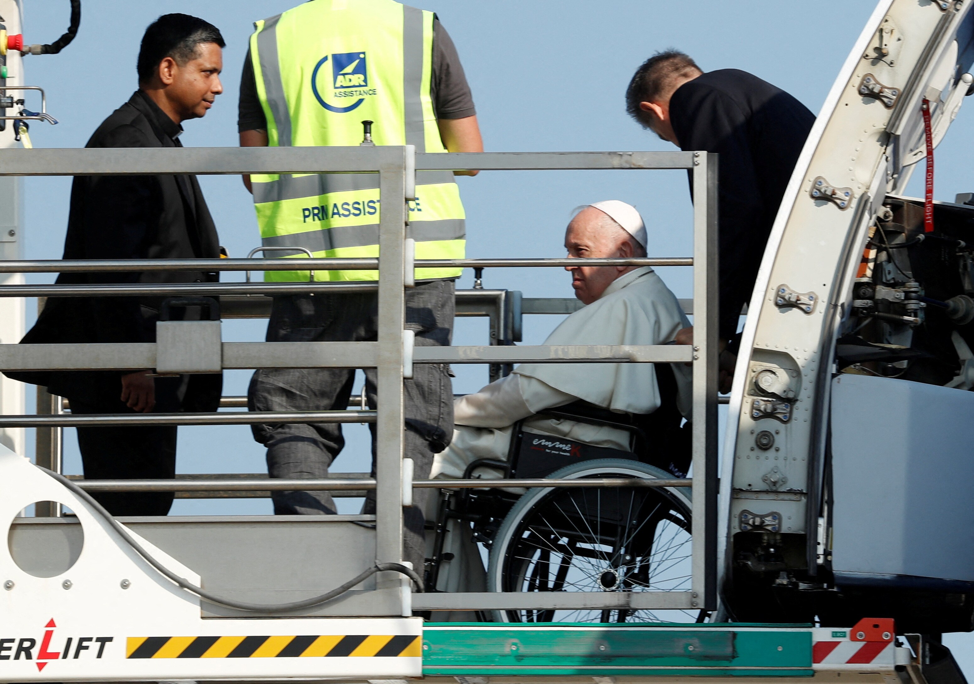 Pope Francis boards an airplane ahead of his visit to Canada at Rome Fiumicino airport in Fiumicino, Italy, July 24, 2022. (REUTERS/Remo Casilli)