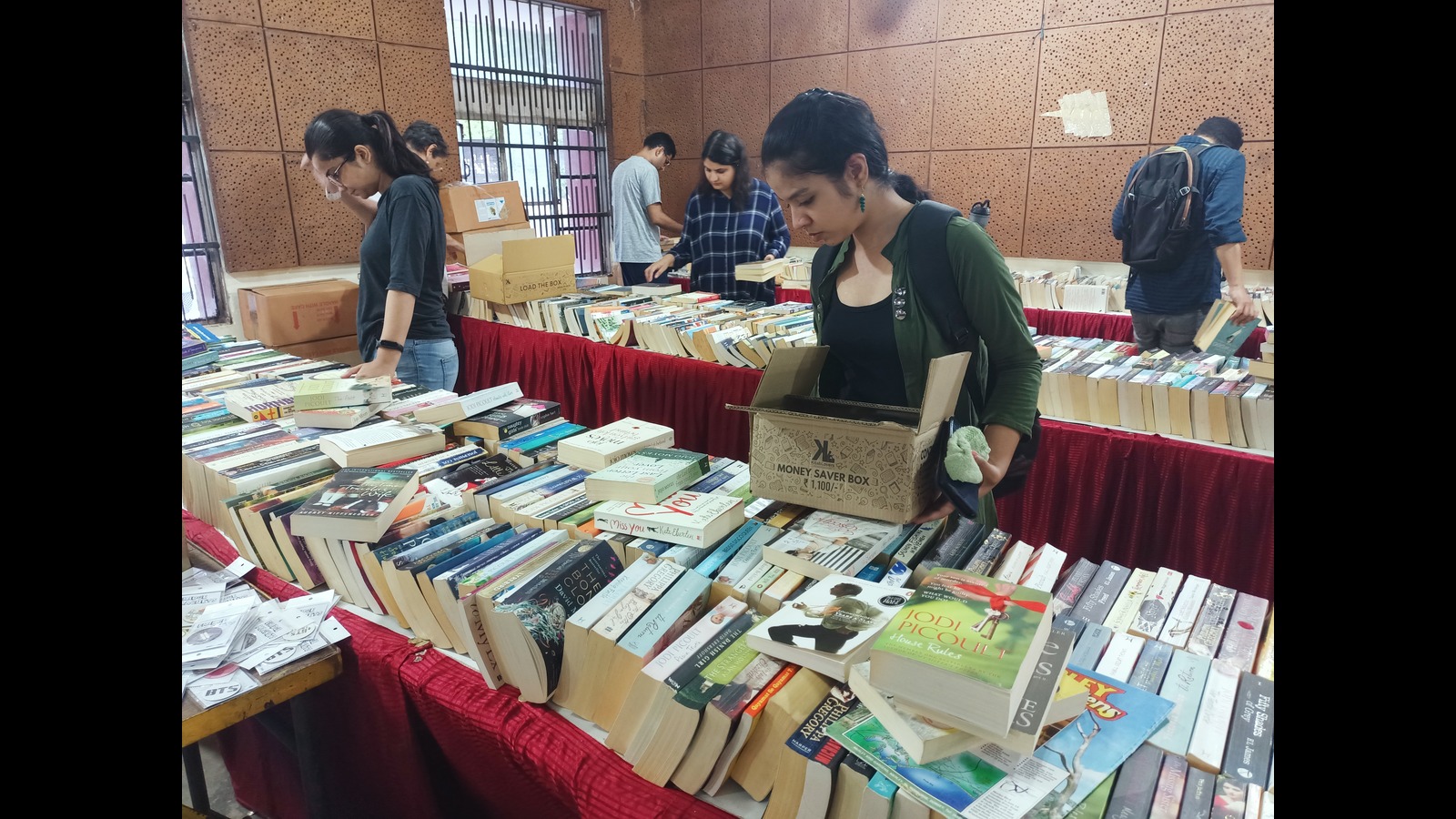 Tricity folks, let your inner bibliophile out at ‘Load the Box’